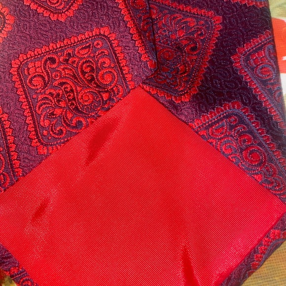 Pierre Currie men’s red tie - Picture 3 of 4